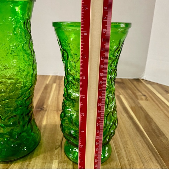 VTG Hoosier Glass Crinkle Green Vases 70’s Textured Swirl & Ribbon Mid Century - Picture 9 of 10